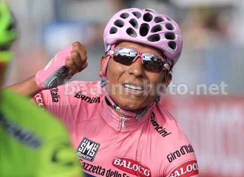 L'arrivo e l'ultima fatica di Nairo Quintana, Il GIro d'italia è suo Photo Bettini